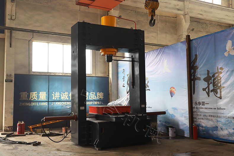 315T龙门移动侧缸式液压机(图2)