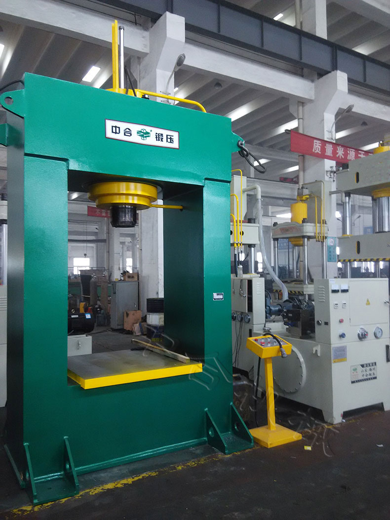 150T龙门导向液压机(图1)