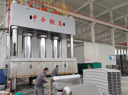 2500吨玻璃钢液压机_电缆桥架模压成型设备_四柱油压机