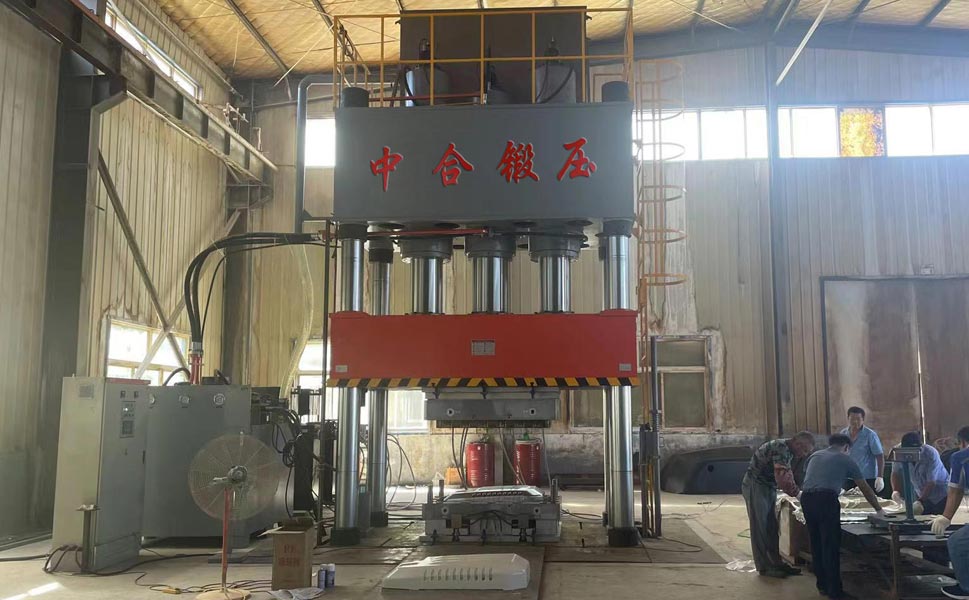 车身覆盖件成型设备_高分子复合材料液压机_1500吨油压机