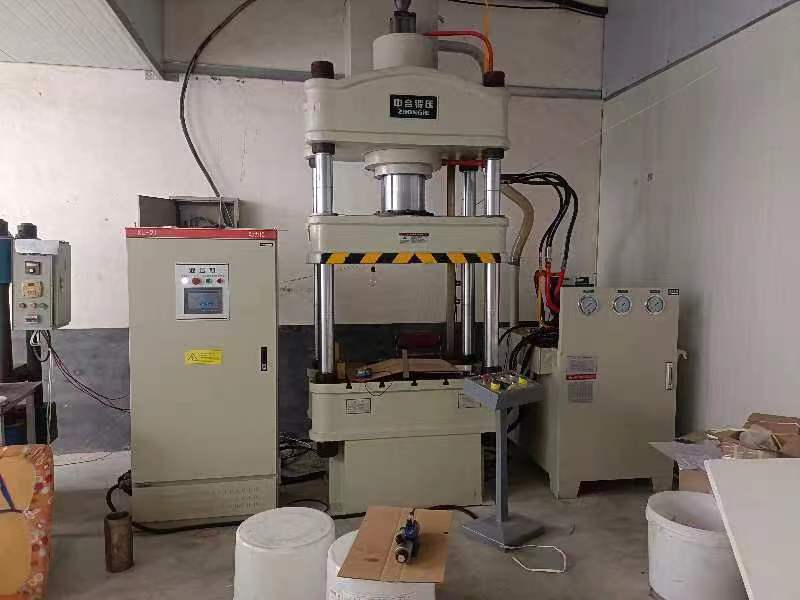 伺服液压机_200吨四柱液压机