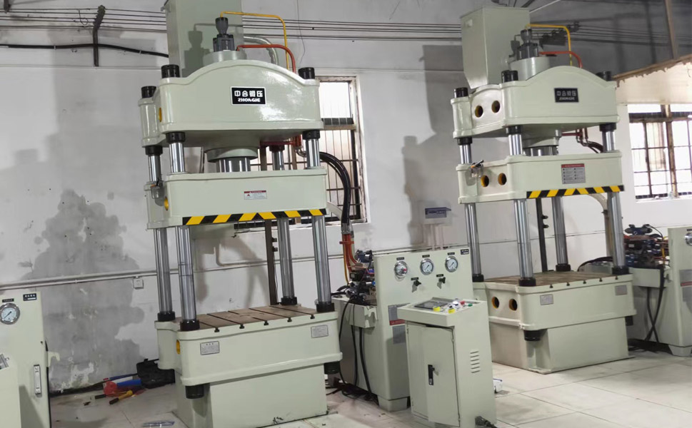 滕州液压机厂家_山东中合液压机_又一次交付5台液压机