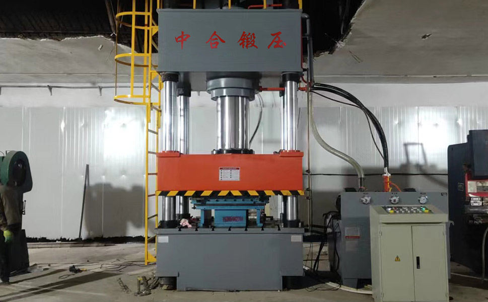 不锈钢水箱板冲压成型_630吨四柱液压机