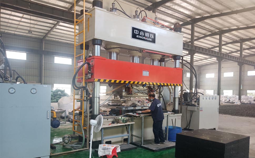 1000吨复合建筑模板成型液压机_复合材料成型油压机