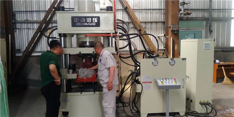 锰粉压块成型设备_定制四梁四柱液压机