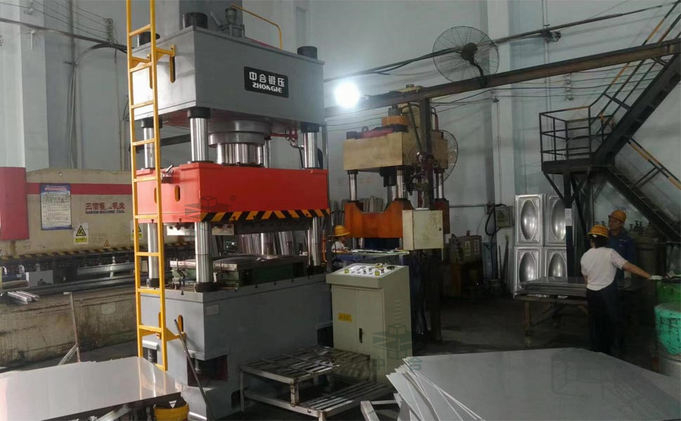 消防水箱板生产设备-400吨不锈钢拉伸液压机