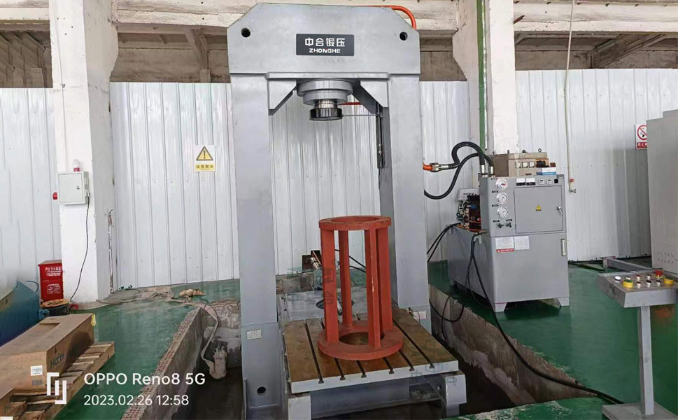 315吨龙门液压机-钢板校直设备