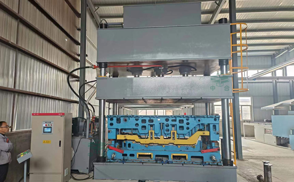 315吨汽车内饰件成型液压机-大台面四柱液压机定制