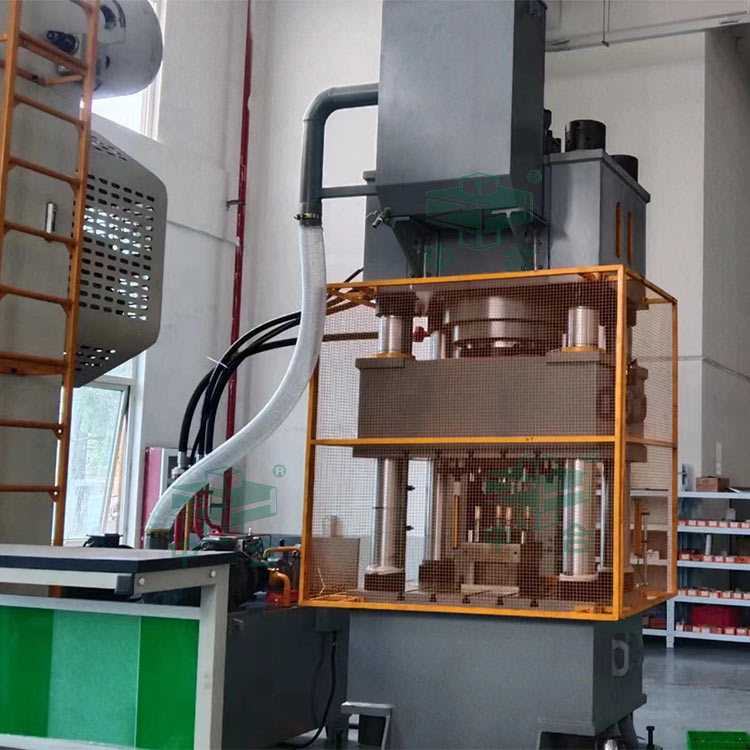 630吨四柱液压机安装完成.jpg 630吨四柱液压机安装完成.jpg