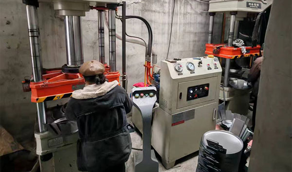 100吨四柱液压机-不锈钢锅拉伸液压机