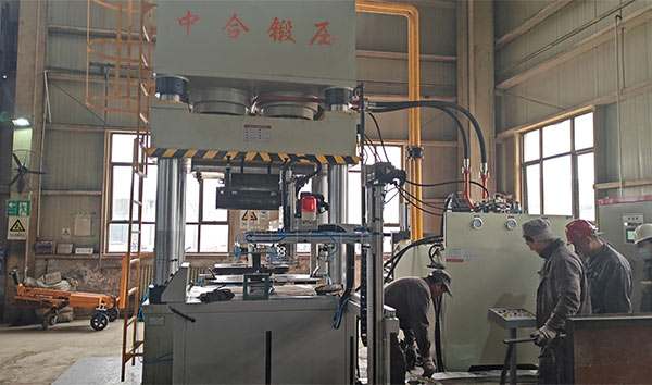 钢板冲压成型设备-630吨伺服四柱液压机