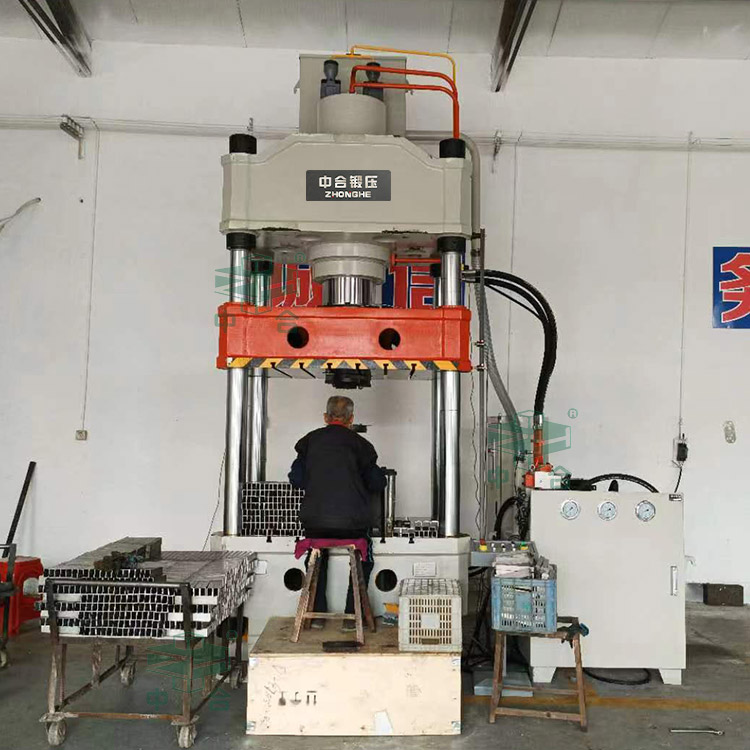 315吨铝型材压制液压机