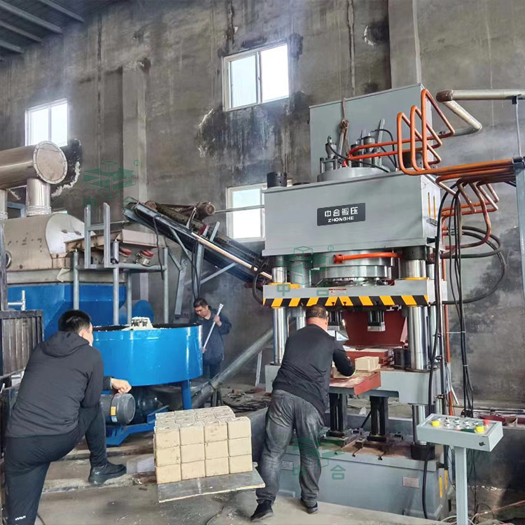 630吨牛羊舔砖液压机 630吨牛羊舔砖液压机