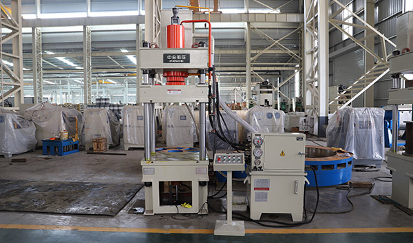 100吨四柱液压机有多重？