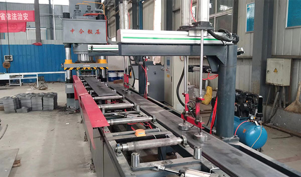 500吨四柱液压机_全自动锚杆托盘液压机