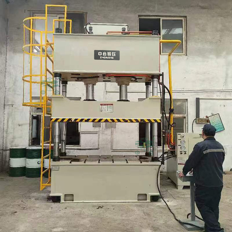 200吨双缸四柱液压机客户现场