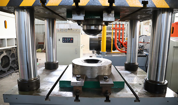 400吨四柱液压机_冲压滚装船绑扎碗设备