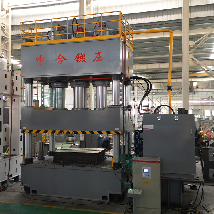 2000吨复合电缆沟盖板成型液压机车间实物