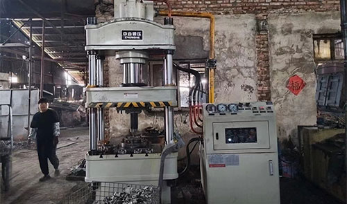 汽车发电机爪极冲压成型-200吨四柱液压机