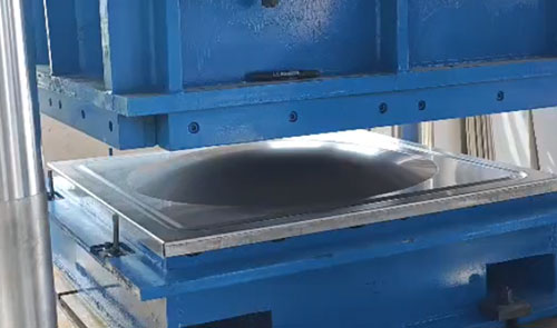 400吨三梁四柱液压机-不锈钢水箱板成型设备