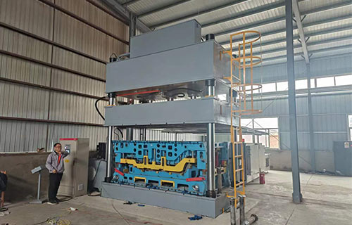 315吨汽车内饰件成型液压机