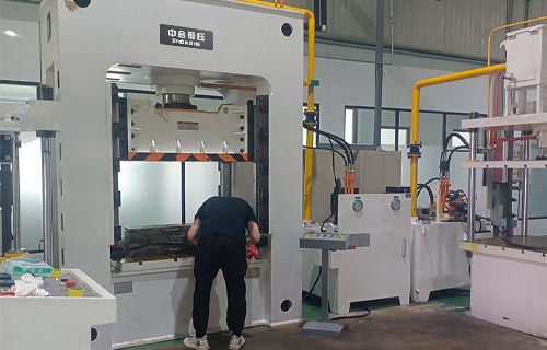 150吨汽车内饰件成型液压机