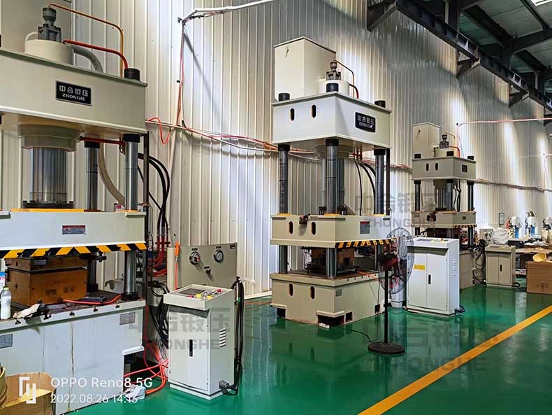 凯夫拉头盔成型液压机.jpg 凯夫拉头盔成型液压机.jpg