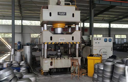 不锈钢白酒桶帽生产设备-500吨三梁四柱液压机
