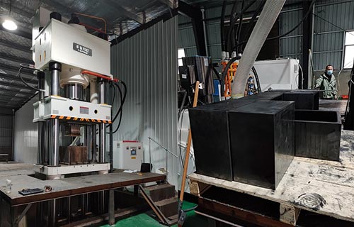 800吨石墨匣钵液压机