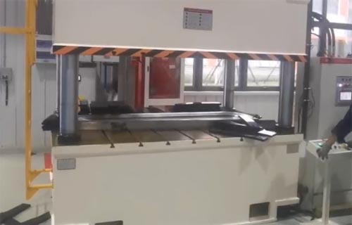 五金配件冲压-400吨三梁四柱液压机