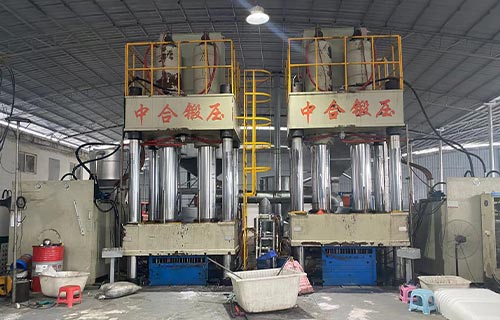 1000吨四柱液压机-塑料建筑模壳生产设备