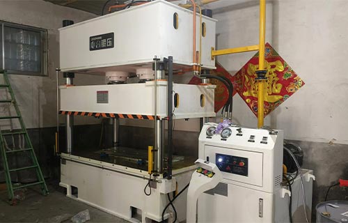 250吨汽车发动机下护板冲压机