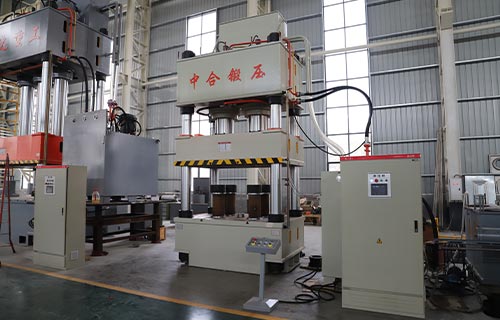 购买800吨四柱液压机时需要考虑哪些因素？