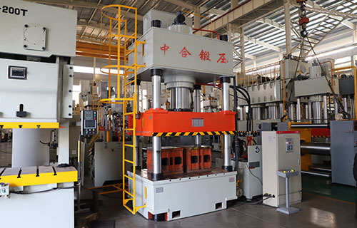 500吨四柱液压机在复合材料模压成型工艺中的优势