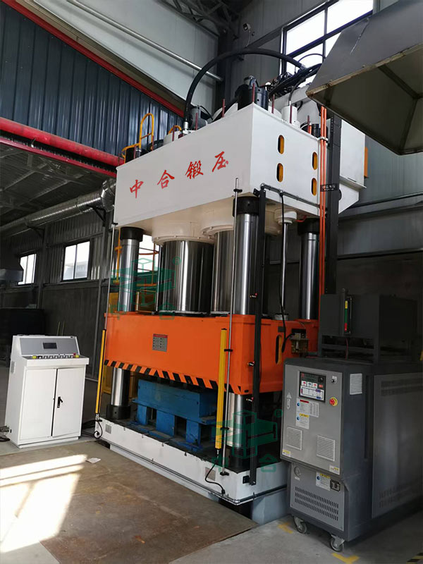 1600吨四柱液压机.jpg 1600吨四柱液压机.jpg