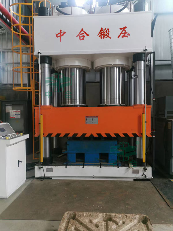 1600吨木屑托盘成型液压机.jpg 1600吨木屑托盘成型液压机.jpg