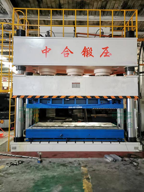 1250吨不锈钢水箱板液压机.jpg