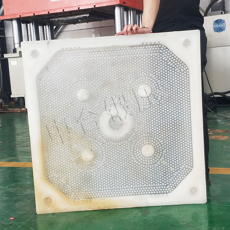 压滤板/滤芯板生产流程工艺_1000吨四柱液压机设备(图1) 压滤板/滤芯板生产流程工艺_1000吨四柱液压机设备(图1)