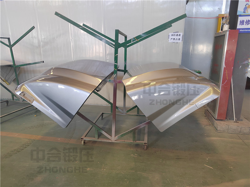 卡车导流罩生产设备_2500吨四柱液压机_玻璃钢成型液压机(图4) 卡车导流罩生产设备_2500吨四柱液压机_玻璃钢成型液压机(图4)