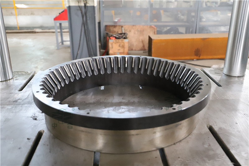 250吨四柱液压机