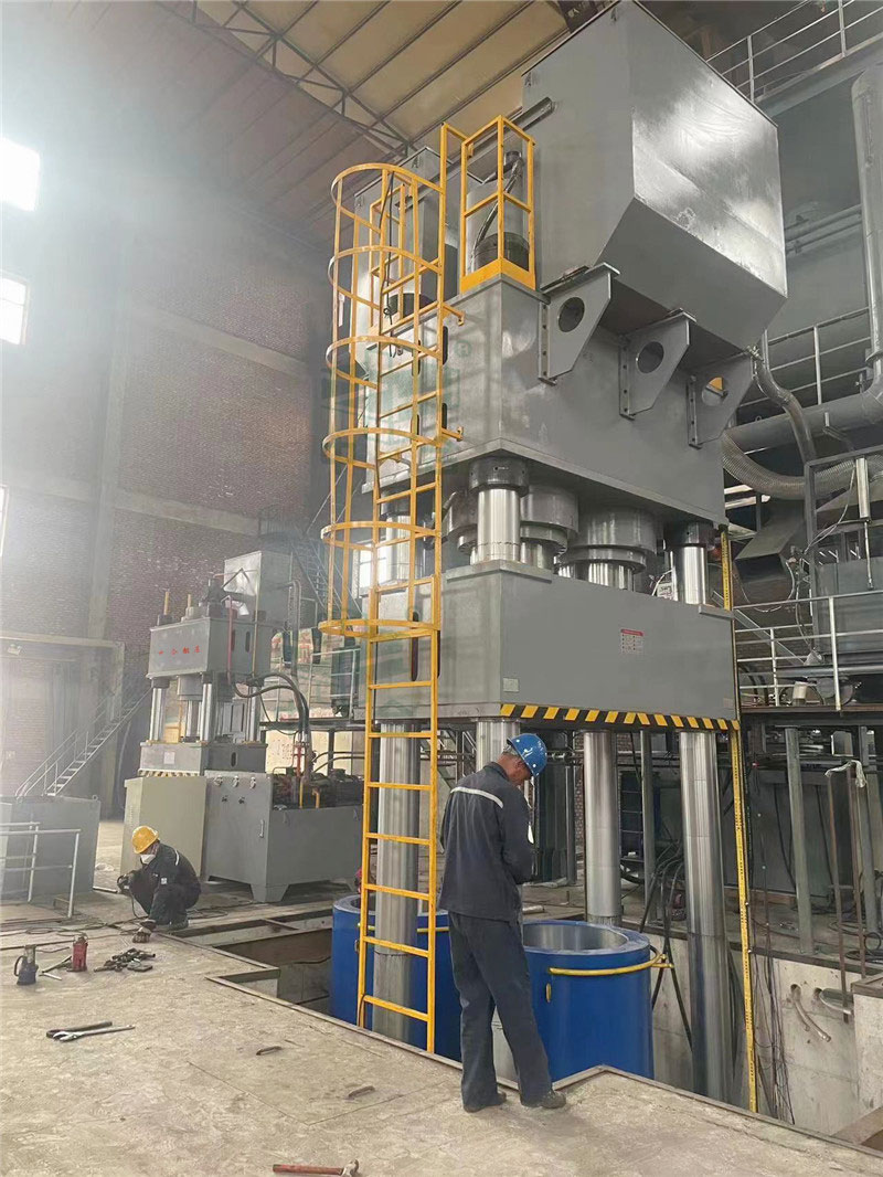 2000吨石墨坩埚生产设备-2000吨坩埚液压机顺利交付(图3)