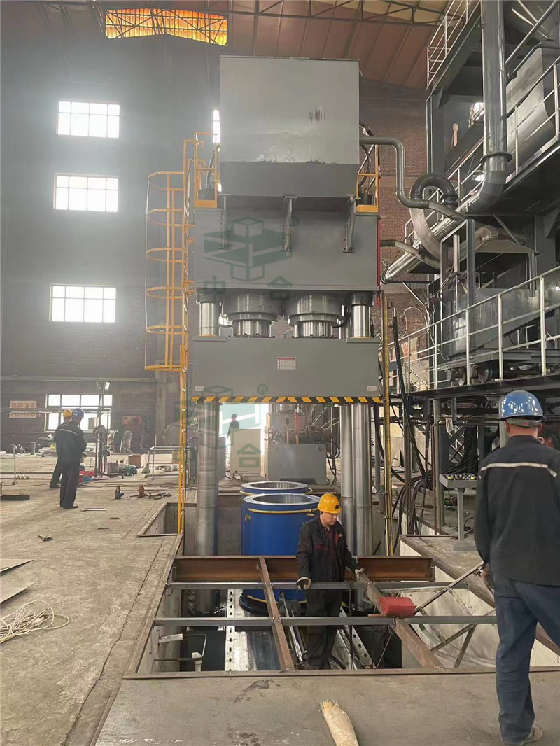 2000吨石墨坩埚生产设备-2000吨坩埚液压机顺利交付(图4)