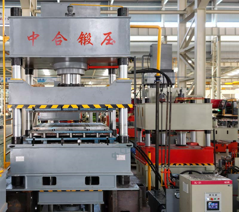 630吨不锈钢屏幕背板冲压成型液压机