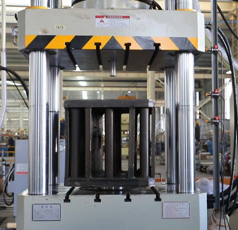 315吨四柱液压机打料缸